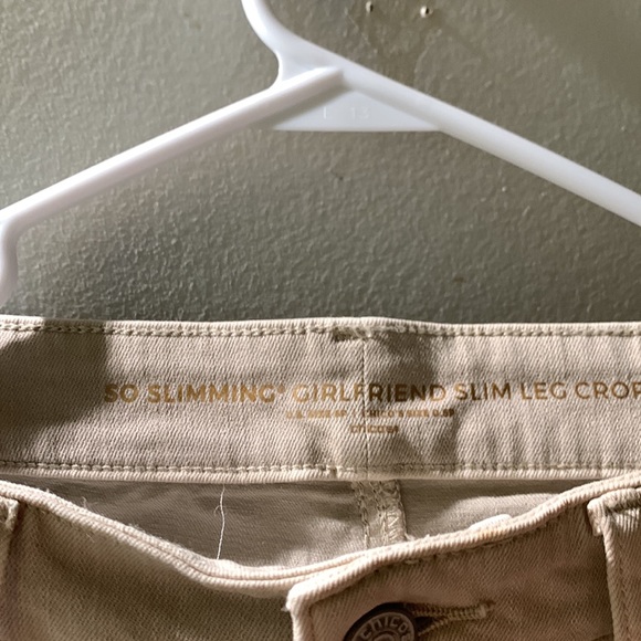 Crop pants. - Picture 3 of 4